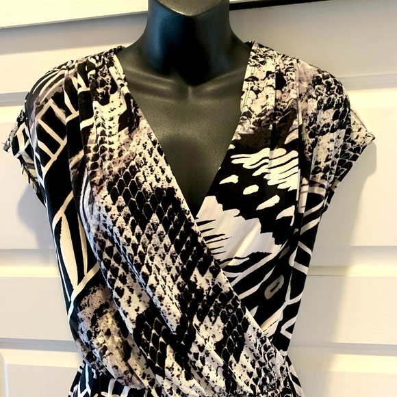 Chicos, faux wrap print “Tiffany” stretch dress, size 1 (medium size 8) - Picture 2 of 6